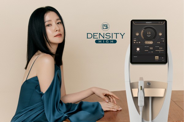 이영애 리프팅으로 알려진 덴서틴 리프팅 장비와 이영애 모델 이미지. 피부 탄력 개선과 자연스러운 리프팅 효과를 강조.